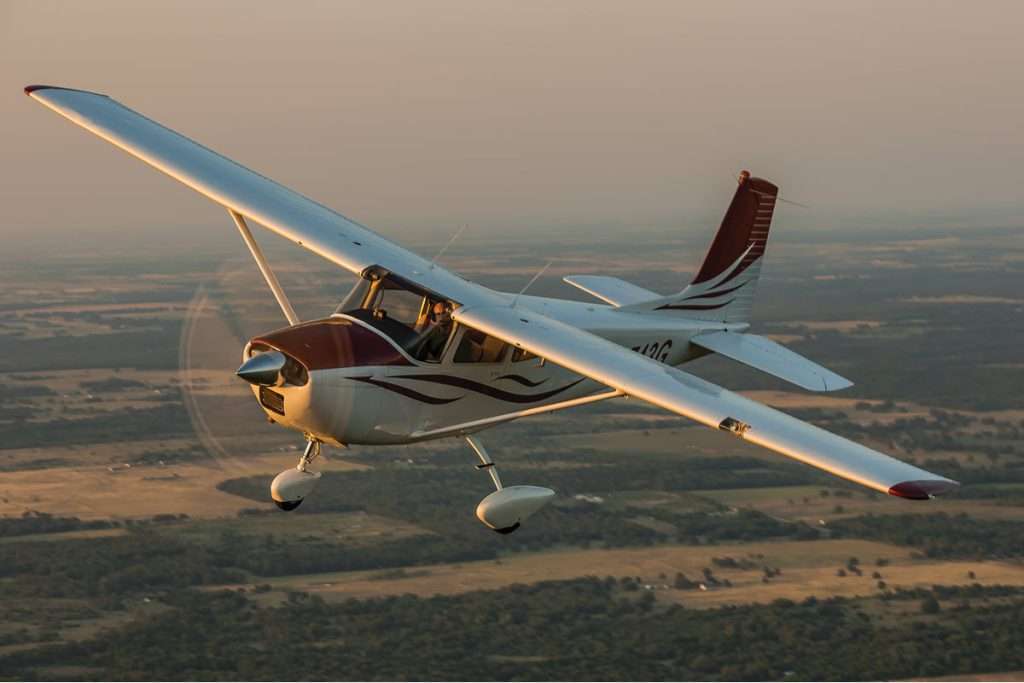 CESSNA 182 - imagine 1